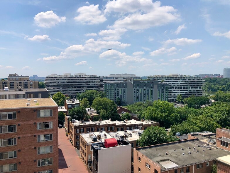 Rooftop View - 950 25th St NW
