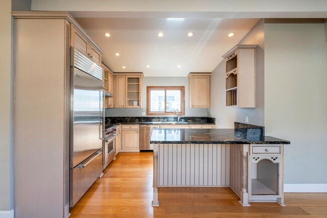 Building Photo - Beautiful Manhattan Beach Rental Home!