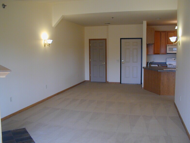 Building Photo - 6645 Scattergood Ln