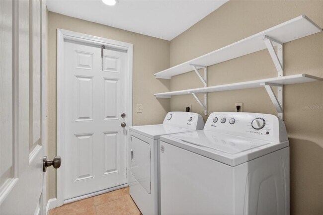 Building Photo - 3118 Pine Tree Ave