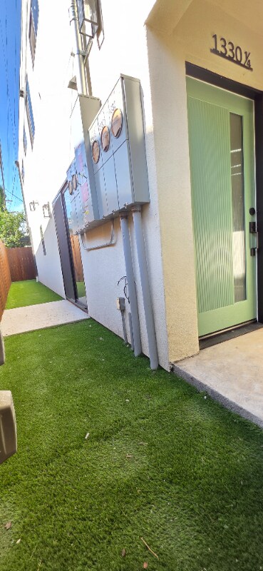 Building Photo - 1330 Tamarind Ave