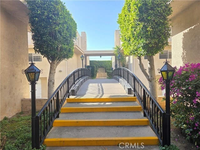 Building Photo - 5256 Lindley Ave