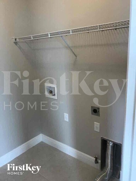 Building Photo - 10942 Sand Pine Ln