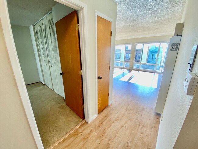 Building Photo - 156 9th Ave