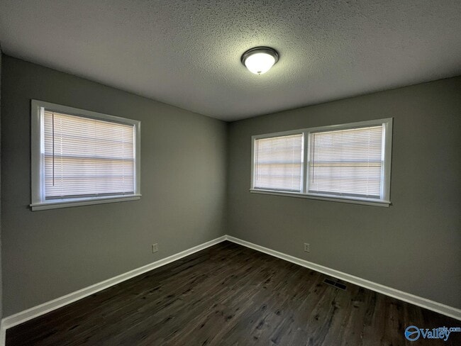 Building Photo - 4708 Lumary Dr NW