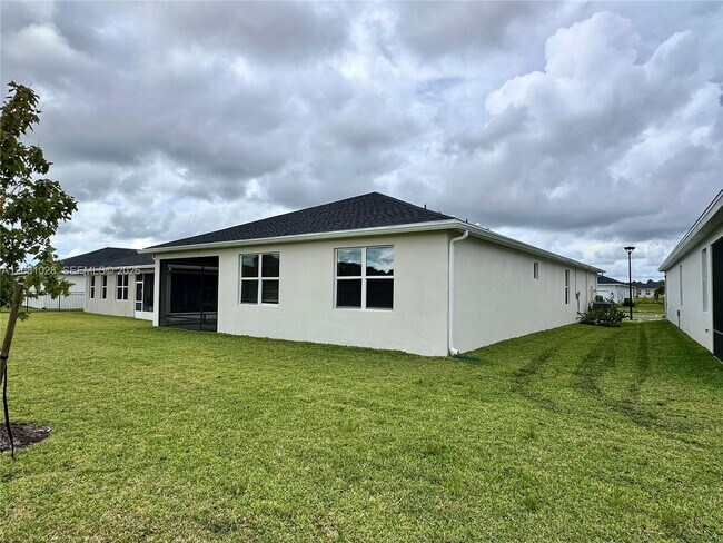 Building Photo - 9035 Dahlia Cir