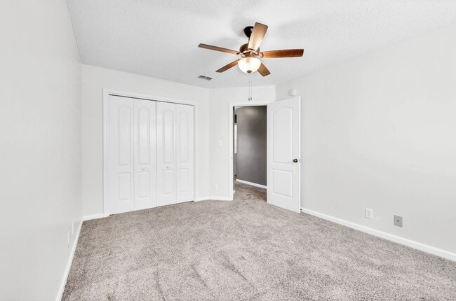 Building Photo - 3 Bedroom Pet Friendly Home For Rent With Extra Large Bonus Room!