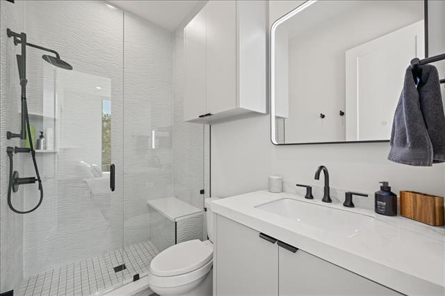 Building Photo - 5839 Richmond Ave