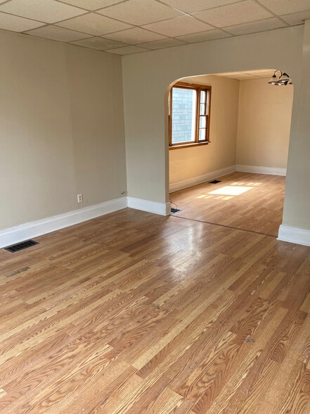 Primary Photo - 50 Ideal St