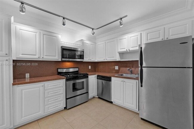 Building Photo - 2851 NE 183rd St