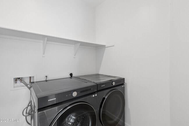 Building Photo - 519 S Avocet St