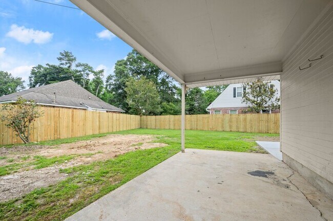 Building Photo - 2662 Brentwood Dr