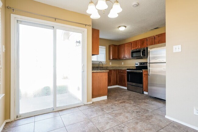 Building Photo - 1433 Grovecrest Dr