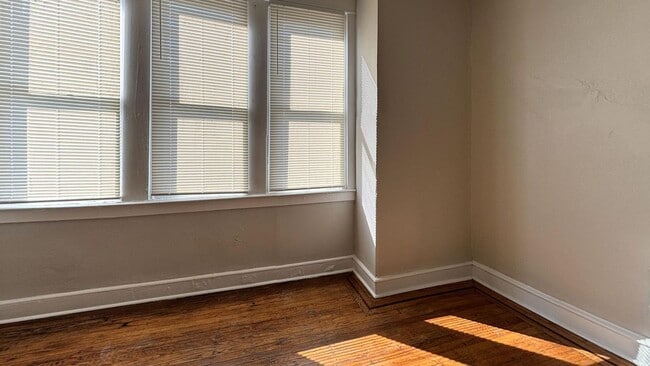 Building Photo - 3-bed Philly home with hardwood floors, an...