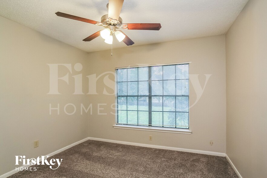 Building Photo - 17026 River Willow Dr