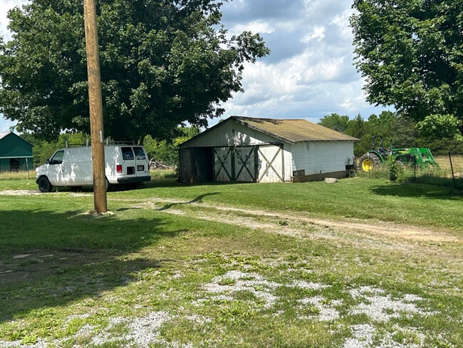 Building Photo - 8746 Old Jackson Ridge Rd N