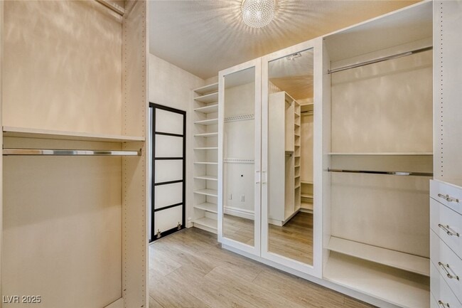 Building Photo - 136 S Buteo Woods Ln