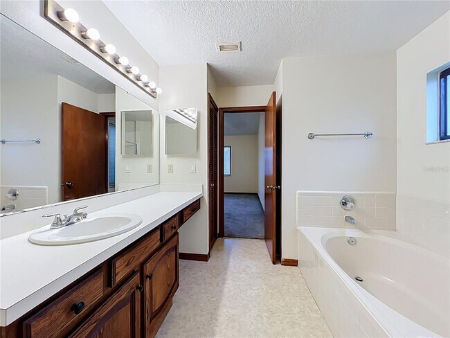 Building Photo - 4119 Waterview Loop