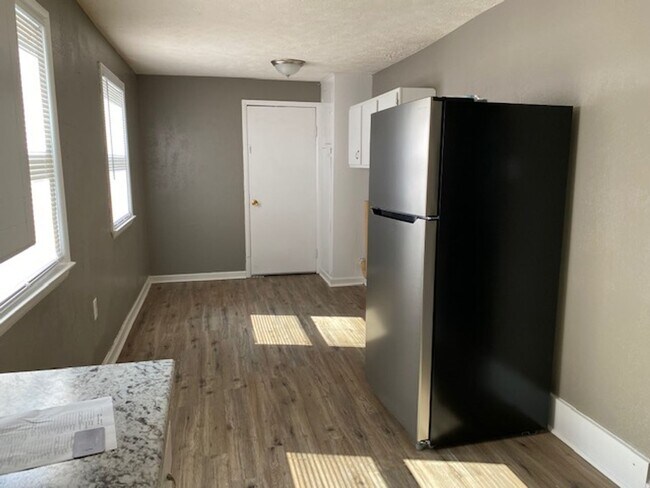 Building Photo - COMING SOON! Charming 2 Bedroom Home