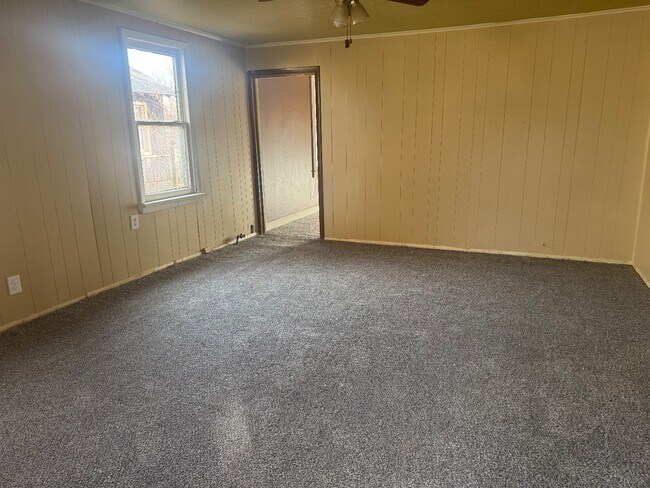 Building Photo - 227 E Poplar Ave