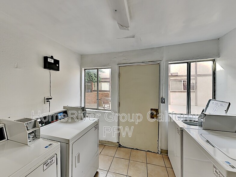 Building Photo - 5500 Lindley Ave