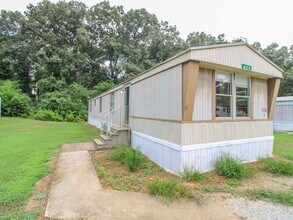 Building Photo - Move-In Ready & Lawn Care Included!