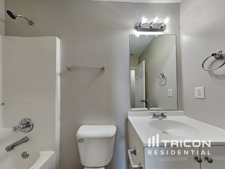 Building Photo - 6955 Pompas Ct