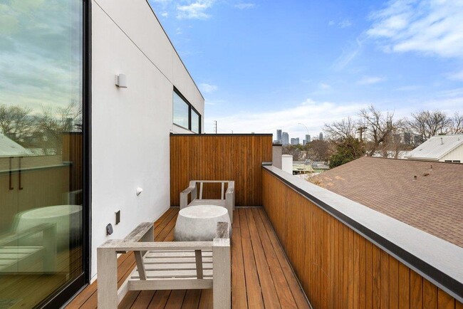 Building Photo - 910 W Johanna St