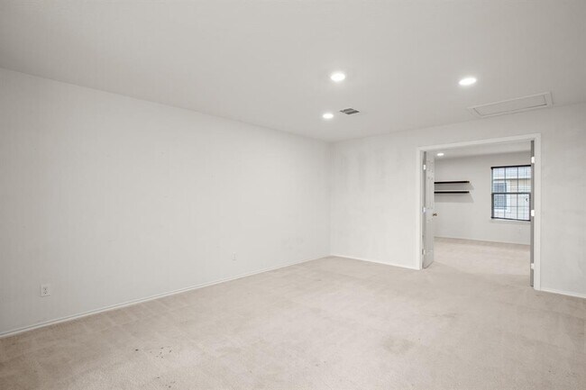 Building Photo - 243 Mancos Dr