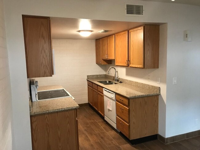 Building Photo - 2 bed 1.5 townhouse Scottsdale