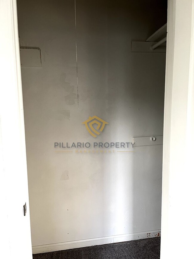Building Photo - AVAILABLE NOW! Updated, Anderson 2 Bedroom...