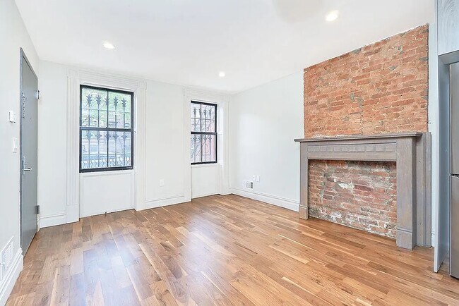 Building Photo - 838 Hancock St