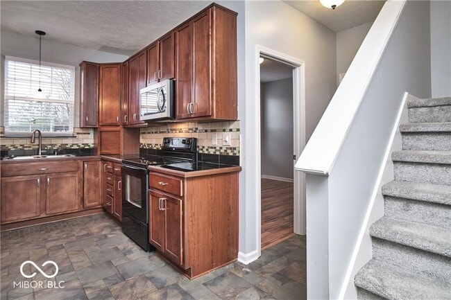 Building Photo - 11080 McDowell Dr