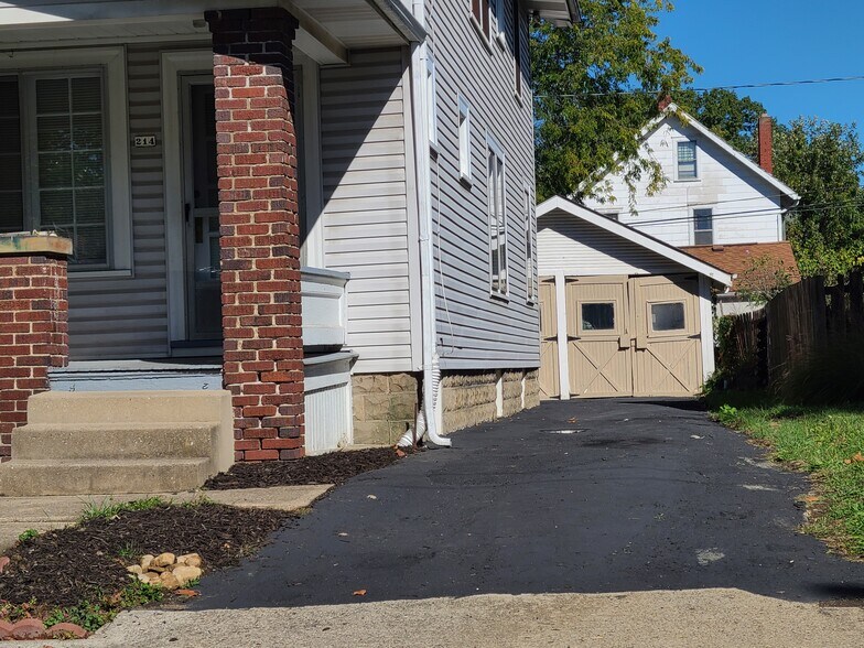 Primary Photo - 214 E Kelso Rd