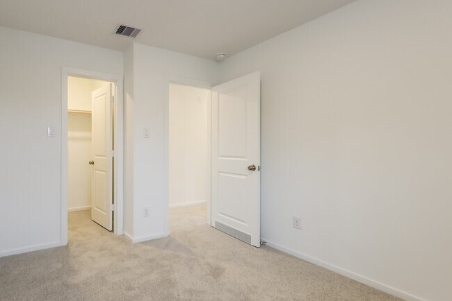 Building Photo - 605 Craven St