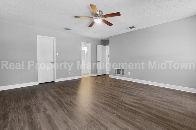 Building Photo - 1014 Mazourka Dr