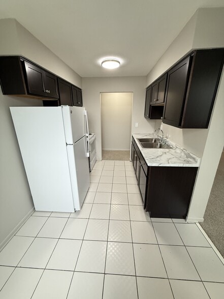 Building Photo - Goldenstar