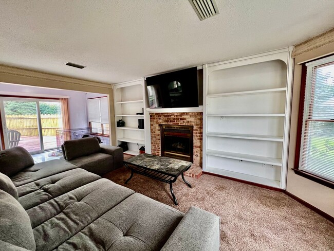 Building Photo - Spacious 3 bedroom home in Wesleyan Chase