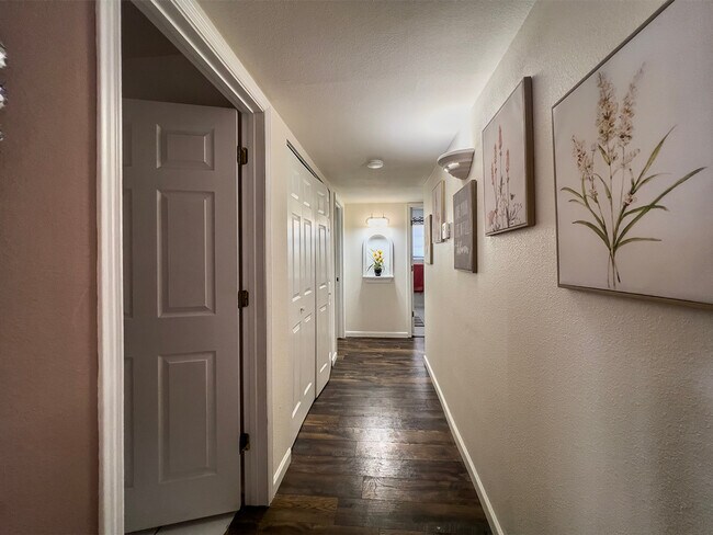 Building Photo - 3853 Lodestar Ln