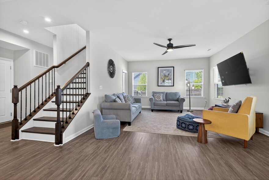 Building Photo - 201 Devon Fields Dr