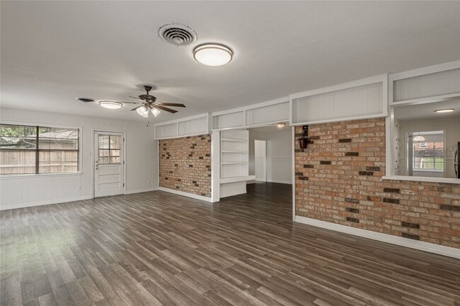 Building Photo - 1819 Ave Q