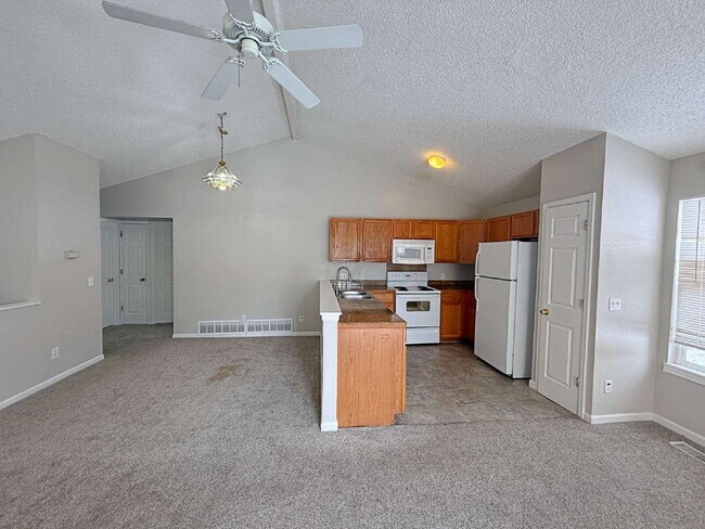 Building Photo - 1680 S Espana Way