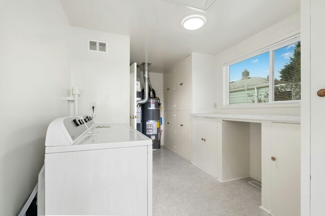 Building Photo - 3bd/2ba Seattle Home