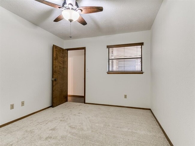 Building Photo - 309 Kingsbury Dr