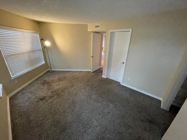 Building Photo - Updated 2 Bedroom, 2 Bath Condo (Available...