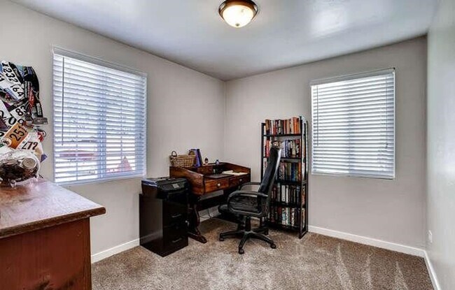 Building Photo - Fabulous 3 Bed (+ 1 non conforming) / 2 bath SFH in the Montclair Neighborhood