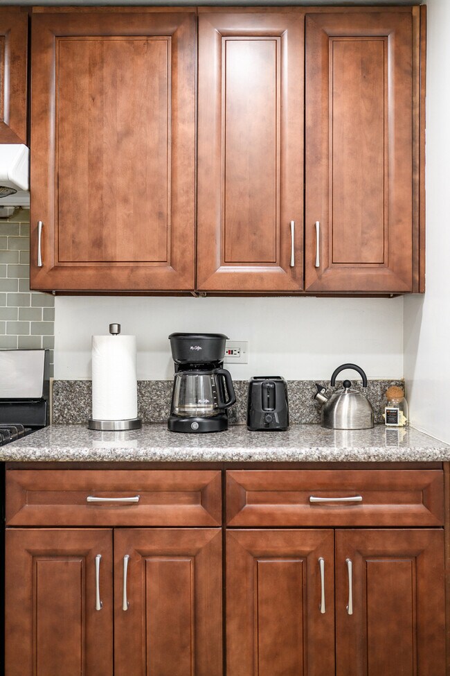 Building Photo - Fully Furnished 2BR Home w/ Private Entry ...