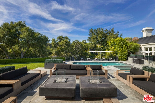 Building Photo - 10847 Bellagio Rd