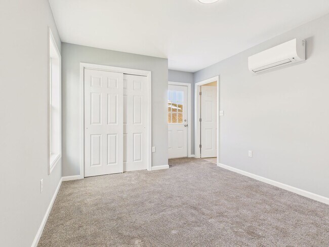 Building Photo - Beautiful Spacious Single Family in Blue Meadow Farms