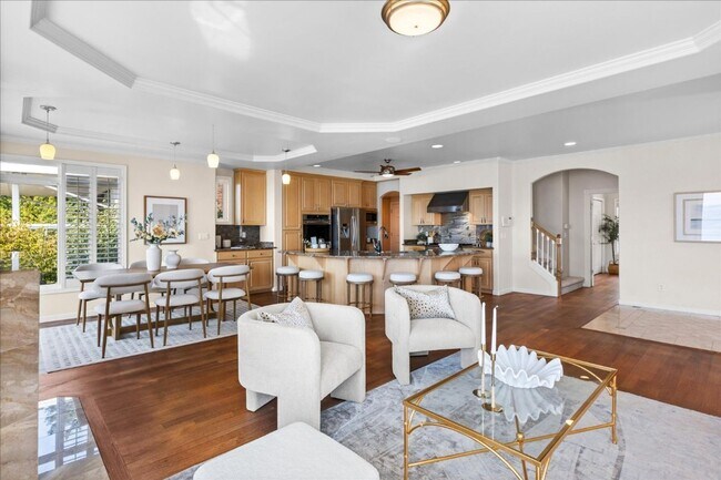 Building Photo - 5Bd/3.5Ba Shoreline House